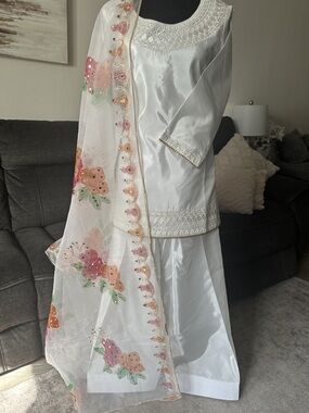 Elegant White Women’s Dress with Floral Embroidered Dupatta